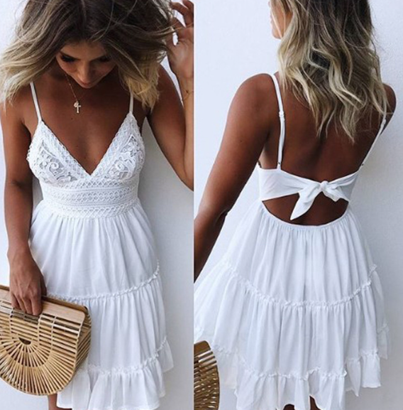 Vestido de Gasa con Cuello en V, Tirantes Finos y Volante en el Bajo