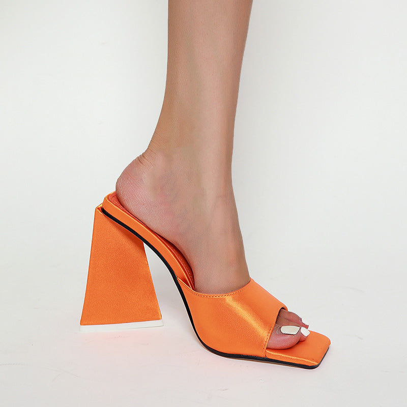 Sandalias de Tacón Triangular de Charol