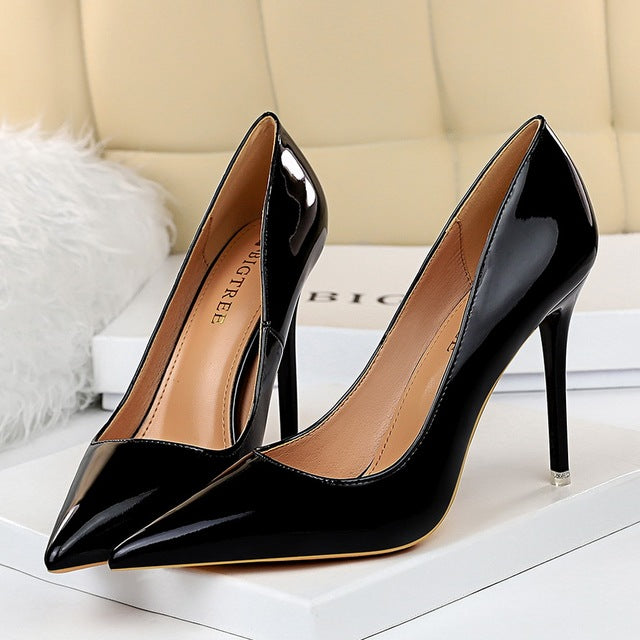 Tacones Altos Estilo Europeo y Americano con Diseño Calado