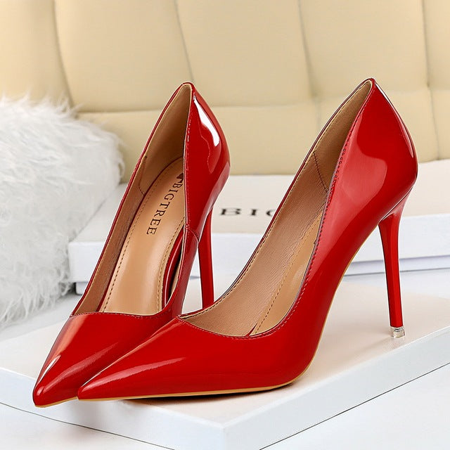 Tacones Altos Estilo Europeo y Americano con Diseño Calado