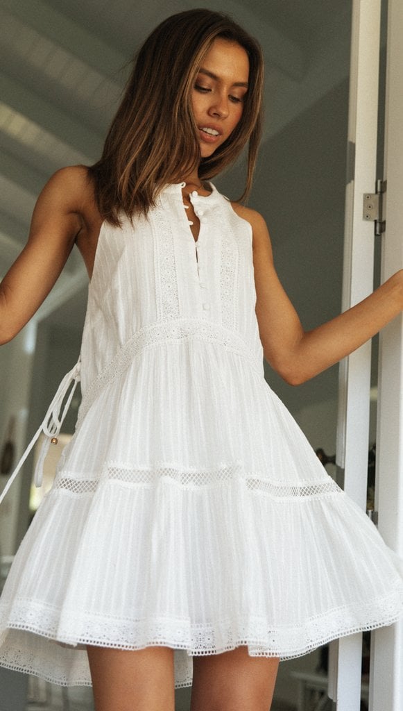 Vestido Abotonado con Cuello Mao y Paneles de Encaje