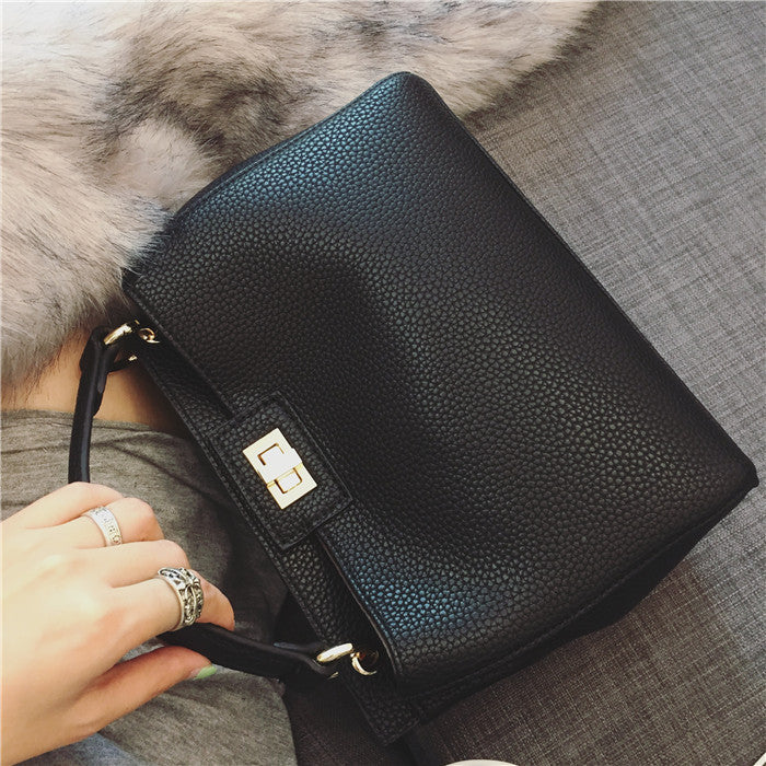 Elegante Bolso de Mano con Cierre de Candado Dorado para Mujer